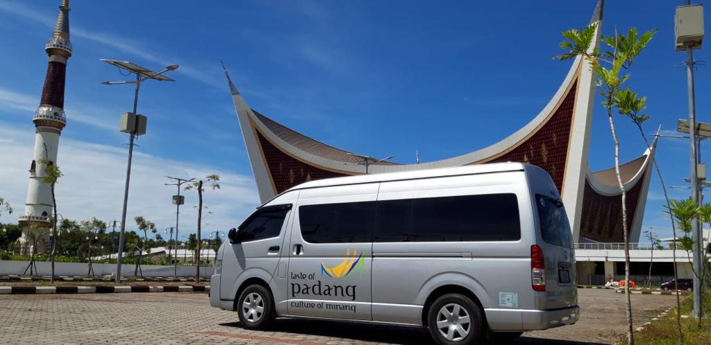Sewa Van Toyota Hiace Bukittinggi Indonesia