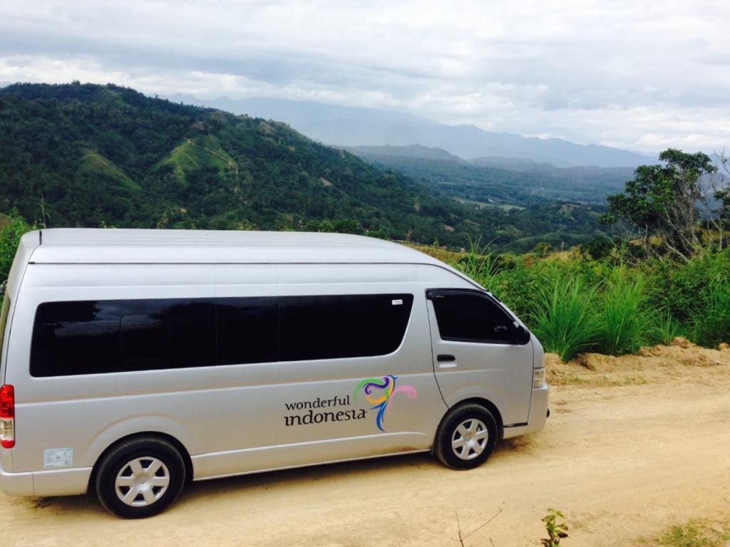 Pilihan Sewa Van Toyota Hiace Sinar Alam Wisata